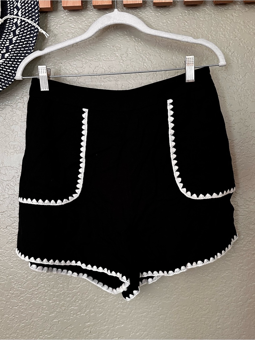 Aemi+Co Black Crochet-Trim Women’s Shorts